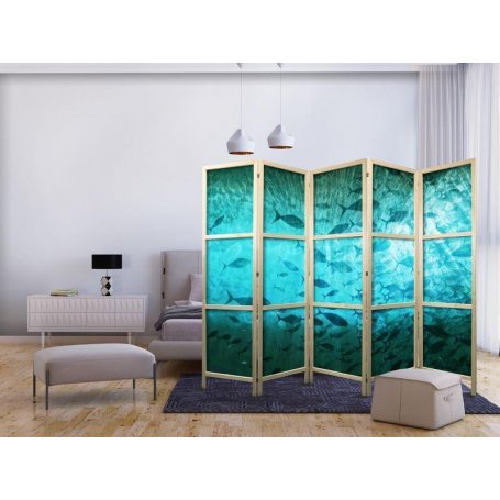 Japanilainen sermi - Underwater Paradise - Numerous Schools of Fish in a Beautiful Turquoise-Blue Depth Illuminated by t